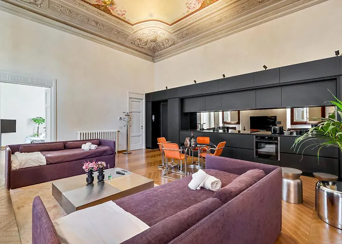 Via Venezia 10 - Renaissance - Historic Charm With Frescoes And Private Courtyard Parking In Florence Heart