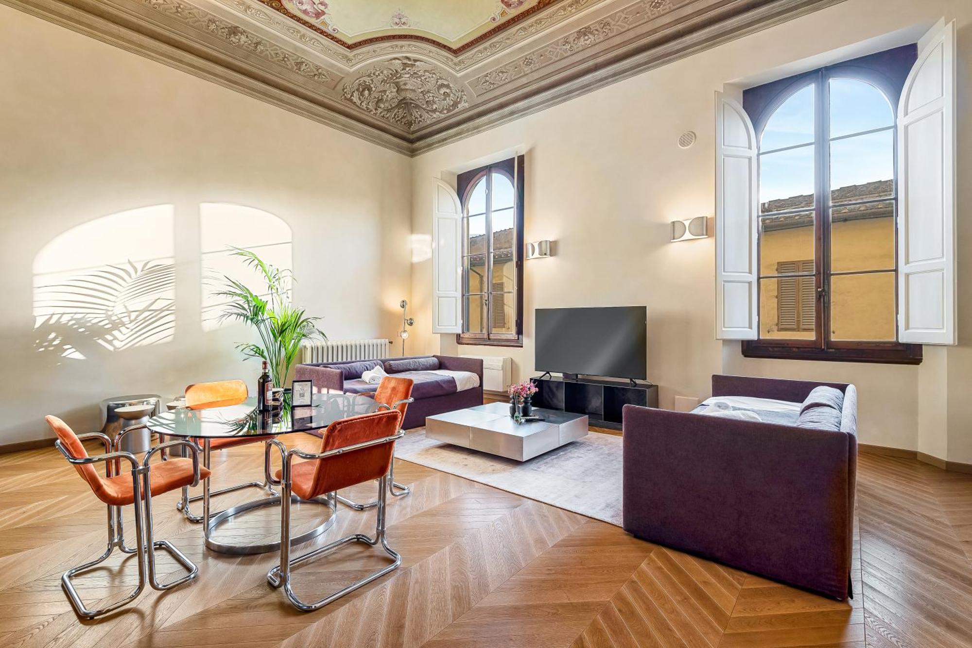 Via Venezia 10 - Renaissance - Historic Charm With Frescoes And Private Courtyard Parking In Heart Apartamento