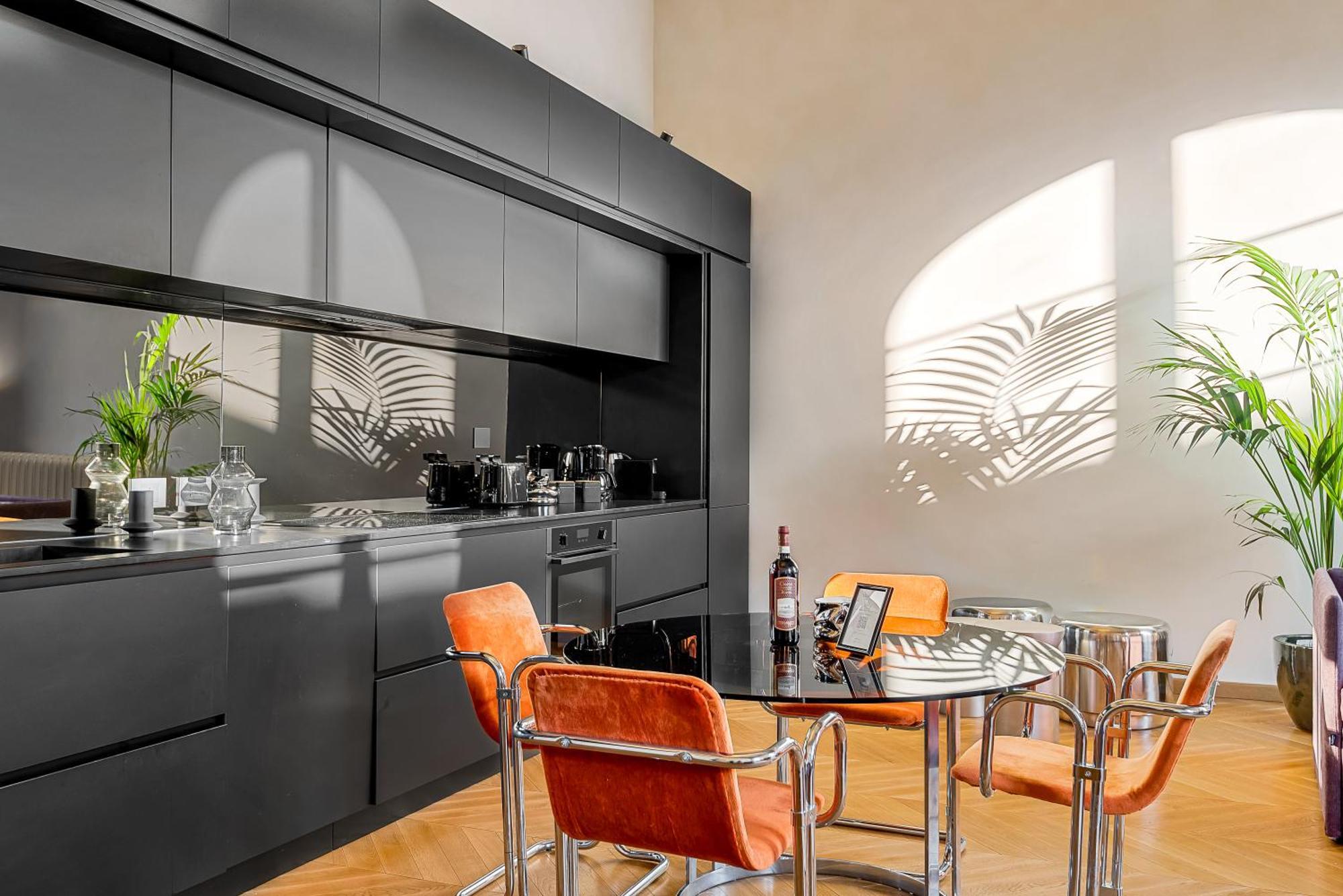 Via Venezia 10 - Renaissance - Historic Charm With Frescoes And Private Courtyard Parking In Heart Apartamento Florencia