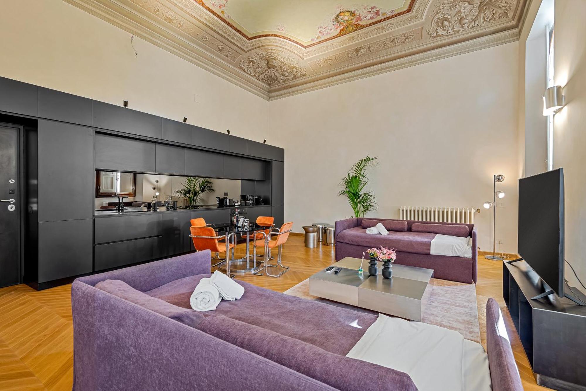 Via Venezia 10 - Renaissance - Historic Charm With Frescoes And Private Courtyard Parking In Heart