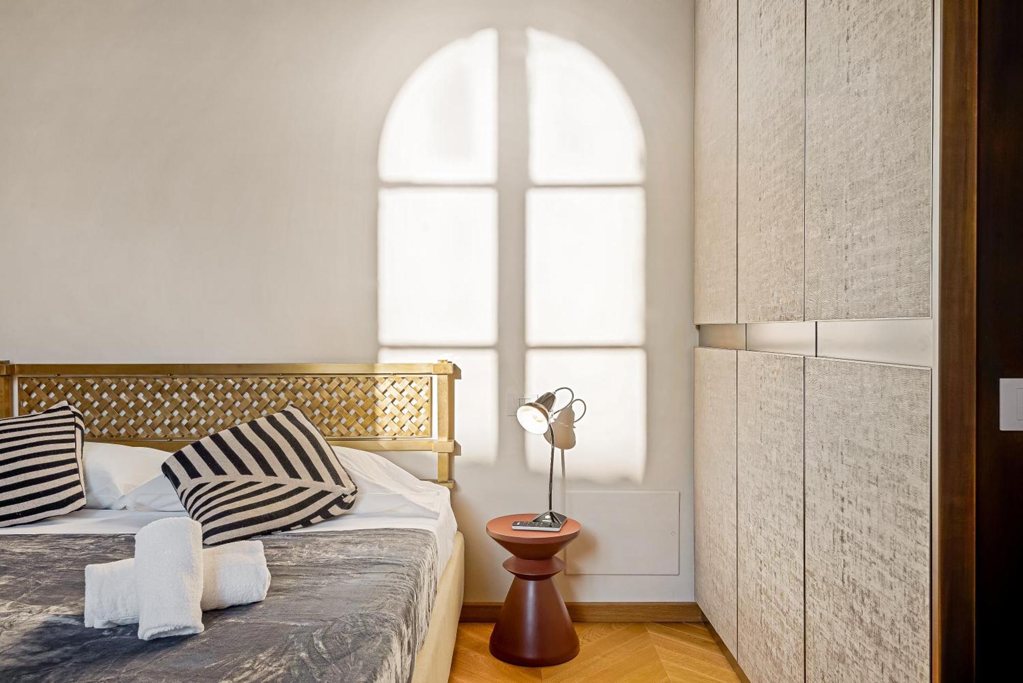Via Venezia 10 - Renaissance - Historic Charm With Frescoes And Private Courtyard Parking In Heart Apartamento