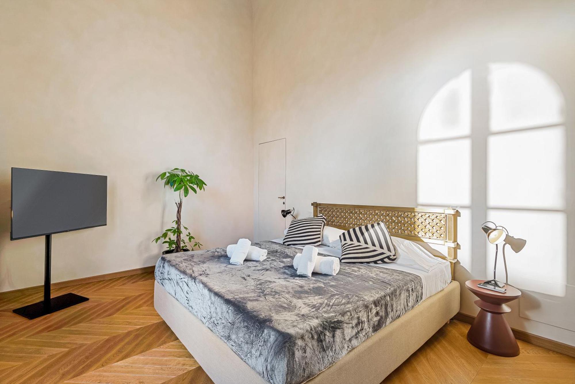 Via Venezia 10 - Renaissance - Historic Charm With Frescoes And Private Courtyard Parking In Heart Apartamento