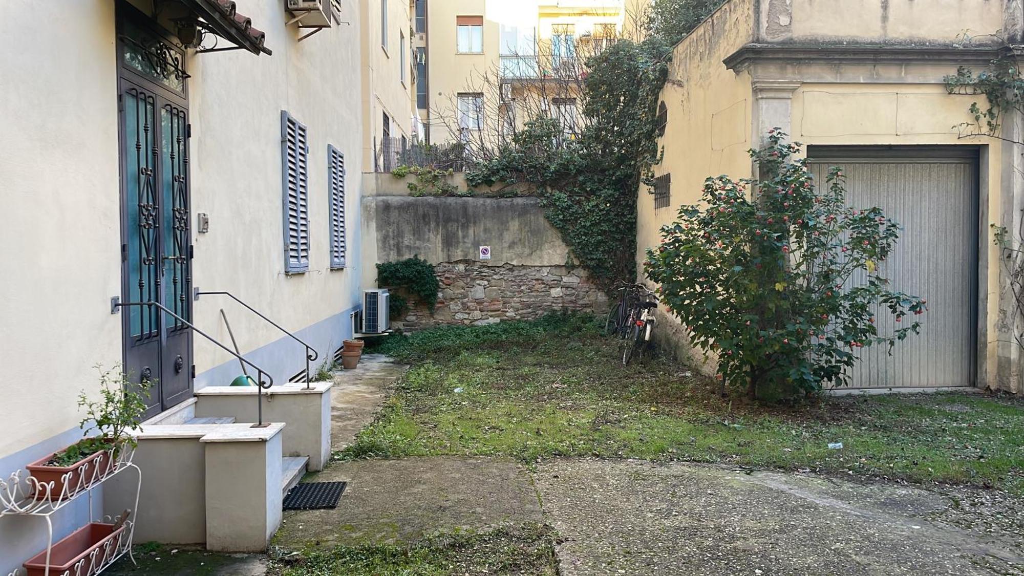 Apartamento Via Venezia 10 - Renaissance - Historic Charm With Frescoes And Private Courtyard Parking In Heart *